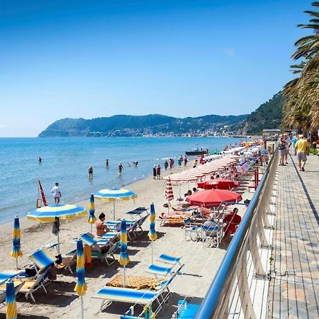 Апартаменты Delizioso Trilocale A Due Passi Dal Mare Di Альбенга Экстерьер фото